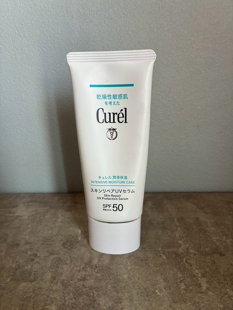 キュレル 潤浸保湿 スキンリペアUVセラムの使用中チューブ