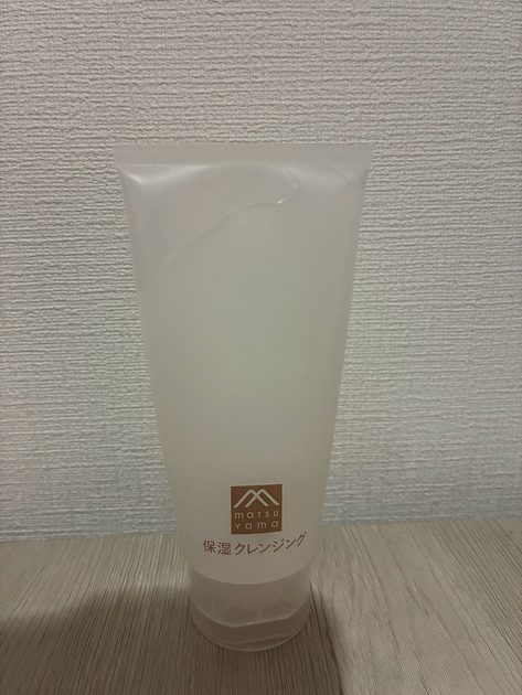 松山油脂 肌をうるおす保湿クレンジングのボトル