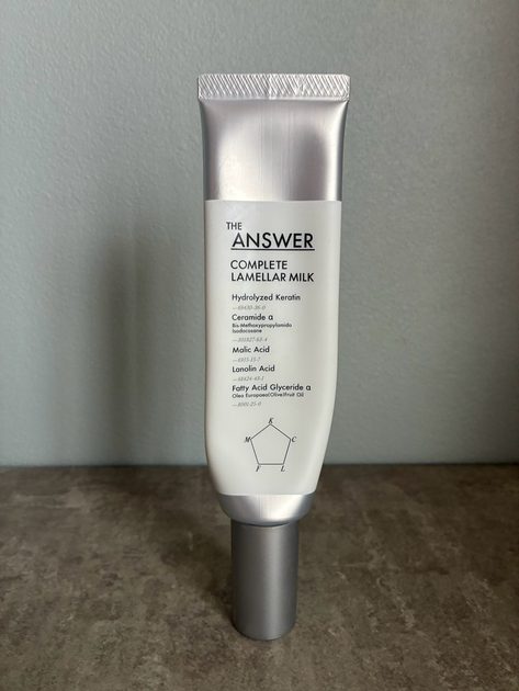 THE ANSWER コンプリートラメラミルクの使用中のチューブ